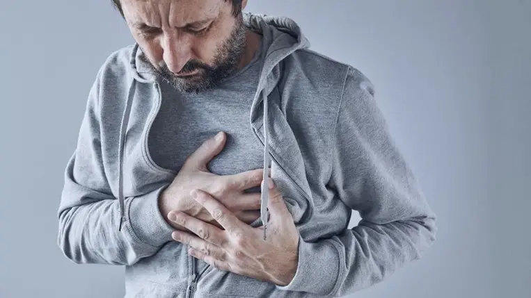 Közelgő szívrohamra figyelmeztet ez a testünkön megjelenő elváltozás 