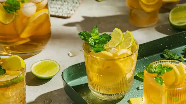 Ínycsiklandó gyümölcsös italok, amikkel gyerekjáték a hidratálás 