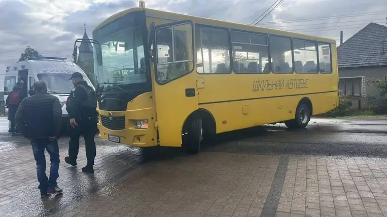  Iskolabusz balesetezett Gáton. Fotó: karpat.in.ua