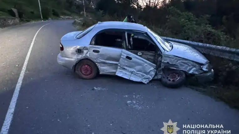 Ittas sofőr okozott balesetet a Huszti járásban található Berezovóban – őrizetbe vették. Fotó: Ukrán Nemzeti Rendőrség