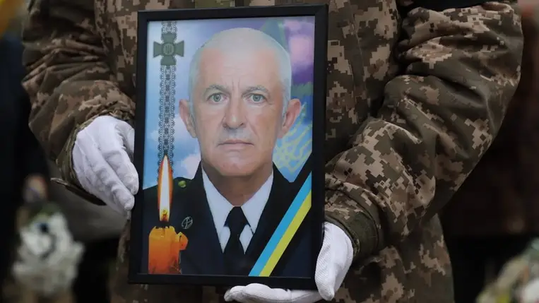 Ivan Meskó határőrt szülőfalujában, Rakovóban (Rakó, Ungvári járás, Kárpátalja) helyezték végső nyugalomra. Fotó: Ukrán Állami Határőrszolgálat