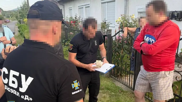 Kárpátalján őrizetbe vettek egy orvost, aki pénzért segített a hadkötelezettség alóli kibújásban. Fotó: SZBU