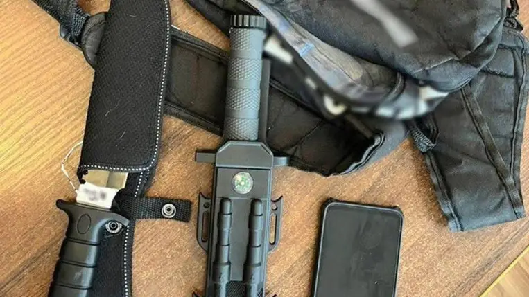 A Kárpátaljai Rendőrség elfogott egy 15 éves diákot, aki fegyverrel akart támadni iskolásokra Bustyaházán. Az esetet terrortámadás előkészületeként vizsgálják. Fotó: Ukrán Nemzeti Rendőrség