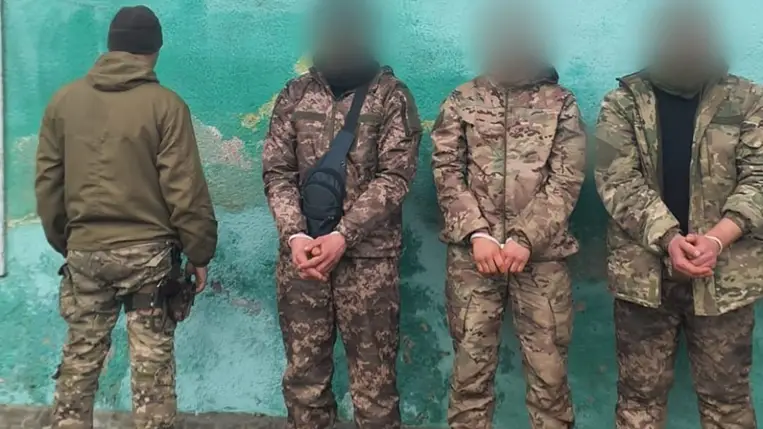 Határőröknek álcázták magukat – a Kárpátok magashegységi területén három határsértőt állítottak meg. Fotó: Ukrán Állami Határőrszolgálat