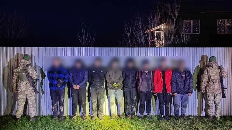 A magyar határon határsértő csoportot tartóztattak fel a kaszonyi határőrök. Fotó: Ukrán Állami Határőrszolgálat