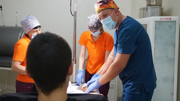 Két kárpátaljai fiatalt kellett kórházba szállítani rovarcsípések miatt