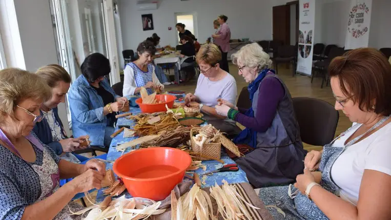 Kézművestábor Visken a Hagyományok Háza Hálózat – Kárpátalja szervezésében - Visszatanulják és továbbadják hagyományainkat. Fotó: Kárpátinfó/ Kovács Erzsébet 