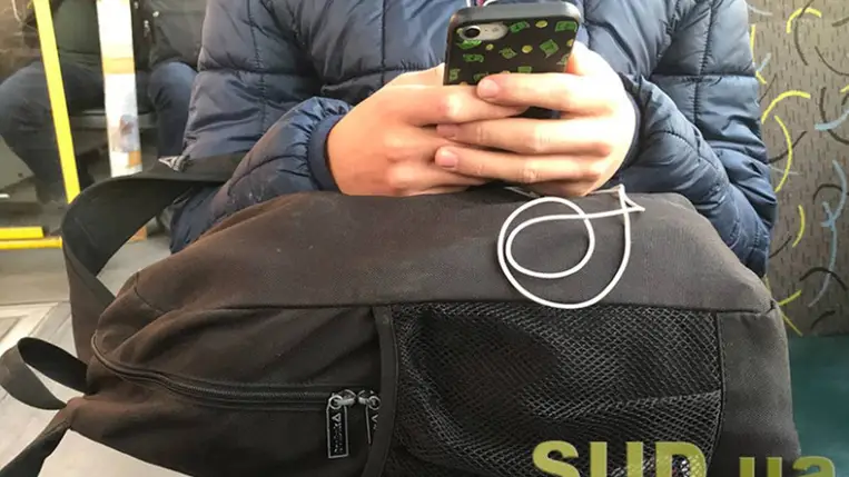 Kikapcsolnák a mobilkommunikációt a légiriadó esetén – vezérkar. Illusztráció. Fotó: Internet