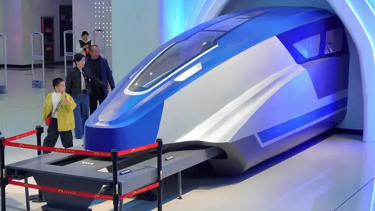 Kína beelőzte a világot – mutatjuk, mekkora sebességgel száguld az új szupervonat 