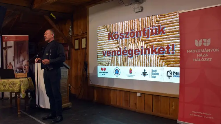 Kiscsőszi szőttes - Konferencia az értékőrzés jegyében. Fotó: Hagyományok Háza