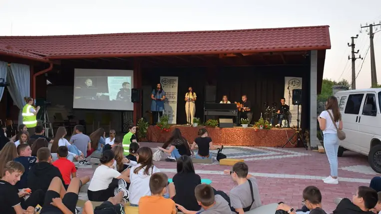 KRISZ Ifjúsági csendesdélután Tiszakeresztúrban - Szeress és szolgálj Fotó: Kárpátinfó/ Marton Erzsébet