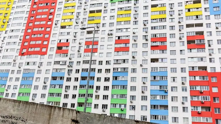 Lakótelep Kijev egyik külvárosában – az egekbe szöktek az ukrán albérletárak / Fotó: NurPhoto via AFP