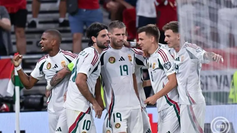 A magyar válogatott gólöröme, középen Varga Barnabás, a gólszerző a Magyarország - Portugália labdarúgó világbajnoki selejtező mérkőzésen a Puskás Arénában 2025. szeptember 9-én. MTI/Illyés Tibor