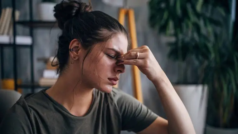 10 jel, hogy jön a migrén: így enyhíthető a neurológus szerint