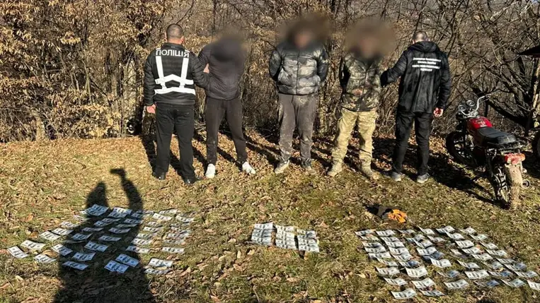 A 18 és 17 éves nagybocskói fiatalok 11 ezer dollárt kértek szolgáltatásért. Fotó: Ukrán Állami Határőrszolgálat