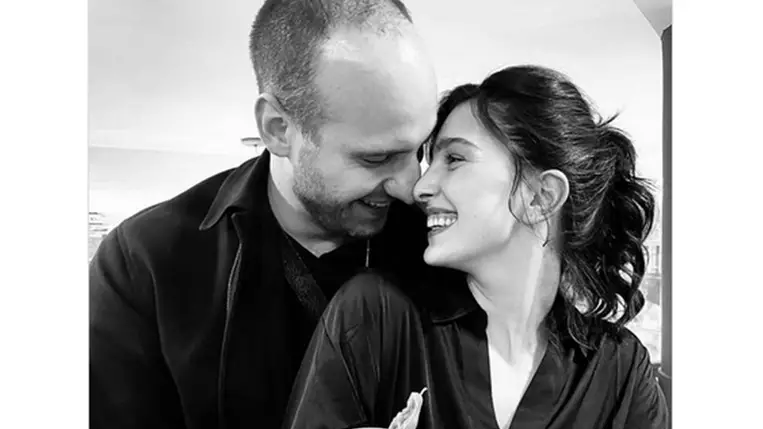 Ő Brasch Bence 10 évvel fiatalabb felesége