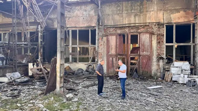 Az orosz erők 15 drónt indítottak Lemberg ellen. Egy raktárépület megsérült és kigyulladt, áldozatokról nem érkezett hír.. Fotó: t.me/andriysadovyi