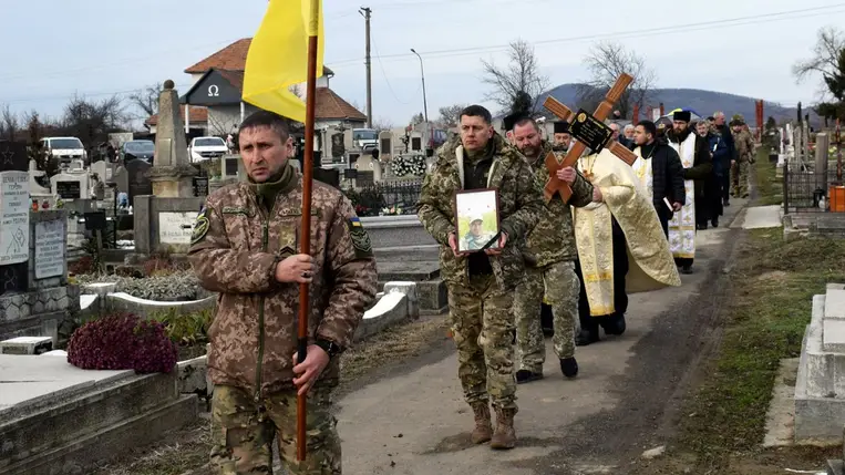 Beregszászban végső búcsút vettek Orosz Jevhen katonától. Fotó: Babják Zoltán/Facebook
