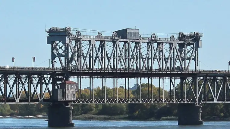 Orosz rakétatámadás megrongálta a Krjukivi hidat Kremencsukban. Fotó: wikimedia.org