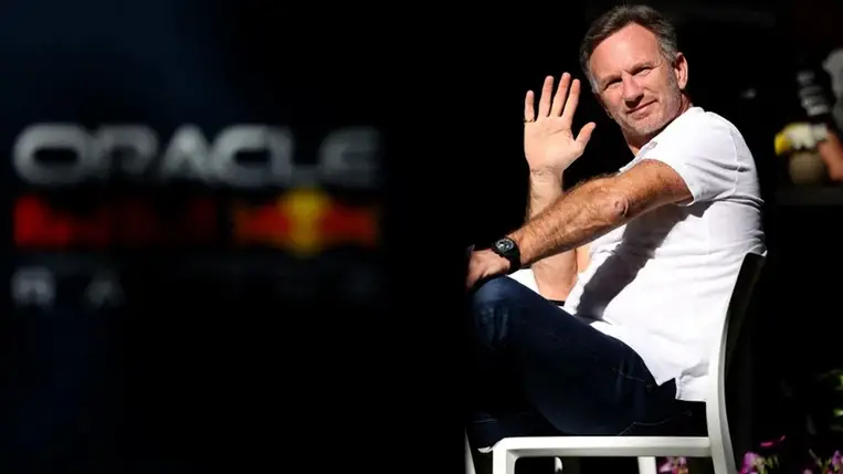 Összeomlottak a Red Bull dolgozói, felmondással fenyegetőznek Horner kirúgása után