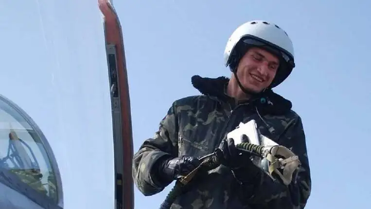 Posztumusz Ukrajna Hőse címet kapott az elesett F–16-os pilóta, Makszim Usztimenko