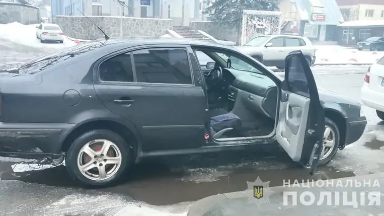 ojtogatta, majd erőszakkal elvette a pénzét: a técsői rendőrség letartóztatott egy kiskorút, aki rablótámadást követett el egy taxis ellen. Fotó: Nemzeti Rendőrség