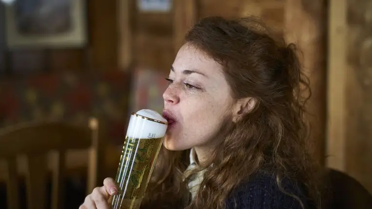 Sok magyar naponta issza, pedig tönkreteszi a vesét: gyors hízást is okoz