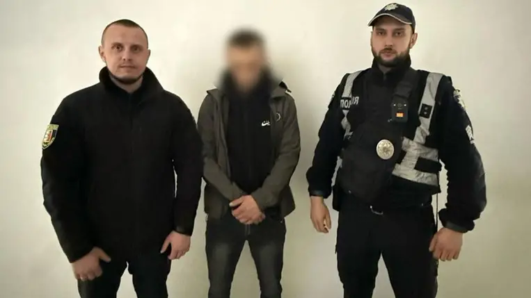 Técső környékén szándékosan elütött egy rendőrnőt egy 26 éves férfi. Az elkövetőt elfogták, súlyos büntetés vár rá. Fotó: Nemzeti Rendőrség