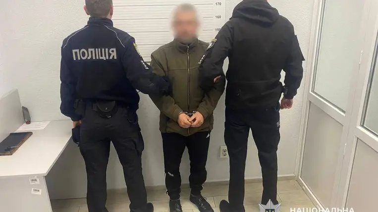 Szörnyű családi tragédia Ungváron – saját fia ölte meg a 65 éves férfit egy veszekedés során. Fotó: Ukrán Nemzeti Rendőrség
