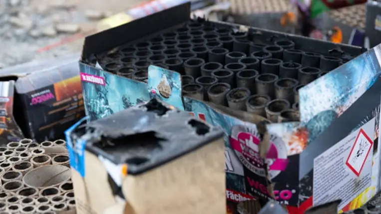 Újabb tragédia: tűzijáték miatt vesztette életét egy kétgyermekes apa Magyarországon