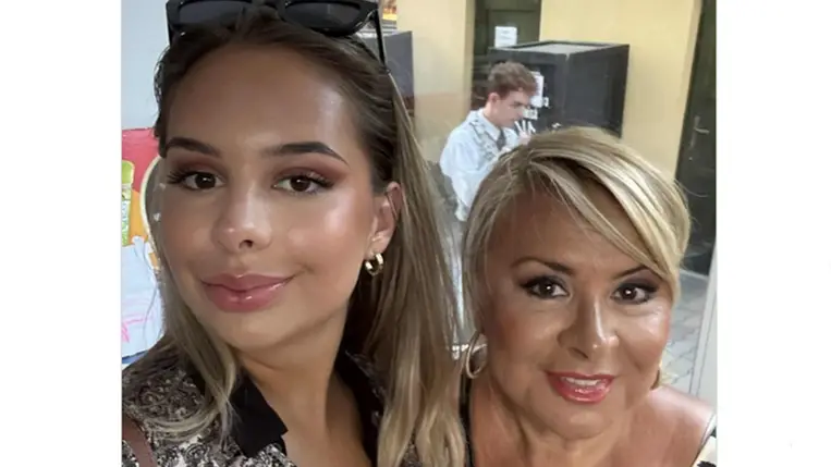 Szulák Andrea 18 éves lánya tiszta anyja