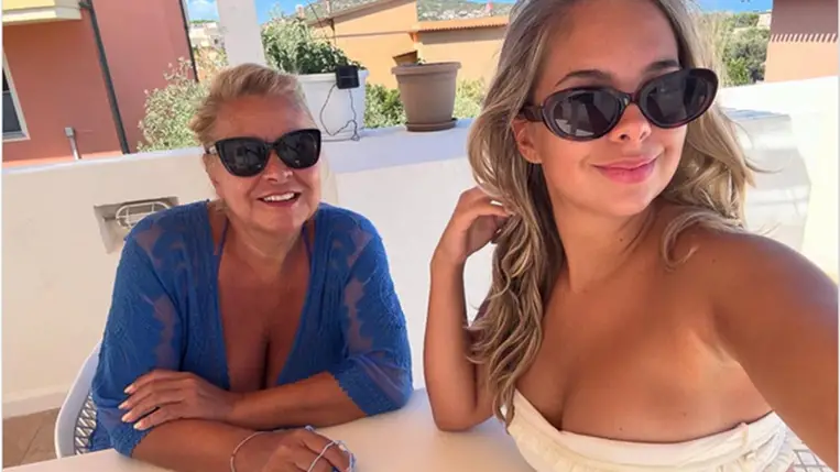 Szulák Andrea és lánya bikinis képen