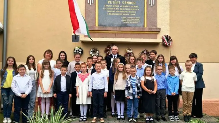 Tanévnyitó istentisztelet Badalóban - Nem hagyjuk a templomot és az iskolát!