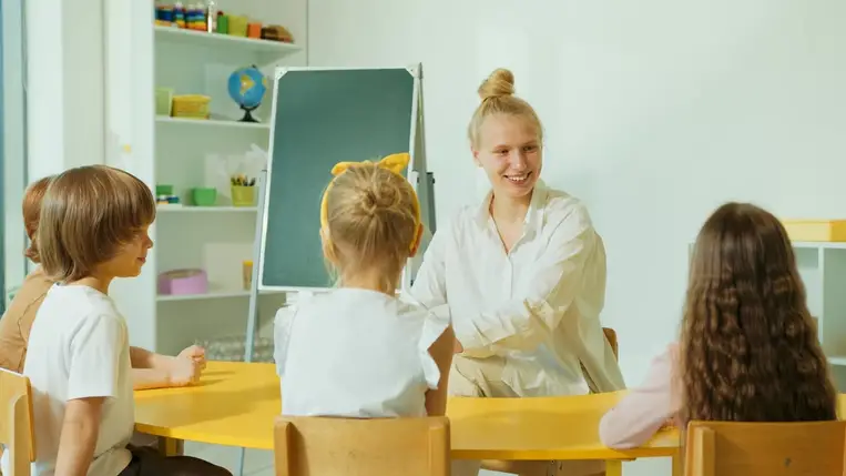 Légúti vírusos fertőzések küszöbértékének túllépése miatt távoktatásra térnek át Kárpátalja egyes iskoláiban.