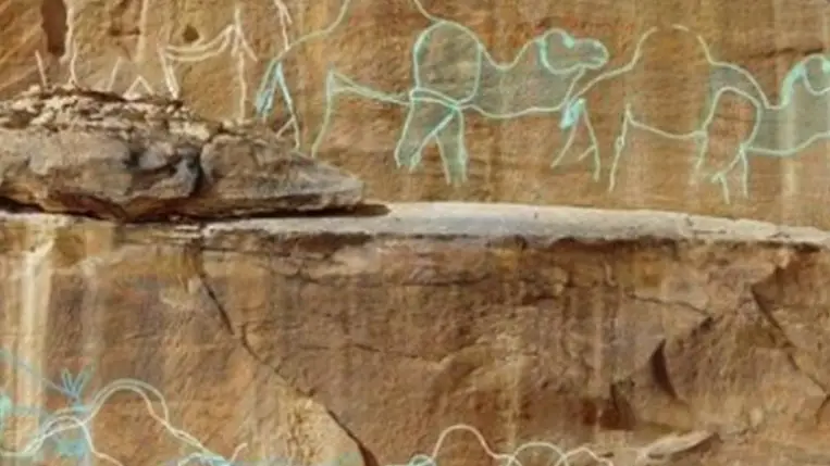 Tizenkétezer éves teverajzok mesélnek egy elveszett civilizációról az arábiai sivatagban. Fotó: X.com