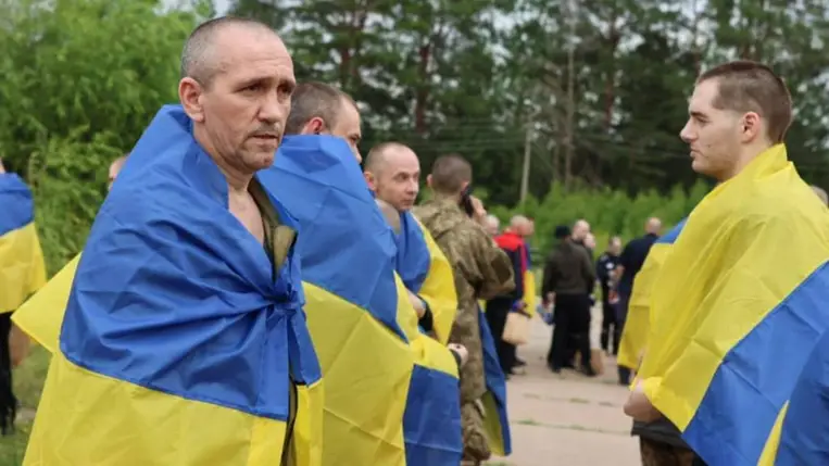 Több mint három év után hazatérhettek az orosz fogságba került ukrán katonák és civilek. Fotó: t.me/mvs_ukraine