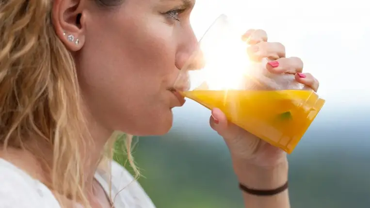 Tudja-e, miért nem jó ötlet reggelire narancslevet inni?
