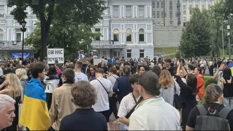 Tüntetések kezdődtek Ukrajna-szerte az USA által létrehozott ukrán korrupcióellenes szervezetek elleni törvény ellen