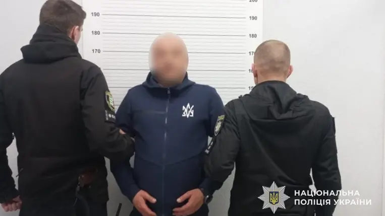 Ungváron egy ittas sofőr előbb autóval ütközött, majd elütött egy gyalogost, és elhagyta a helyszínt. Fotó: Ukrán Nemzeti Rendőrség