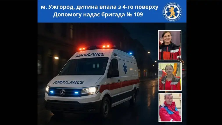 Ungváron egy kisgyermek esett ki a negyedik emeleti ablakból. A mentők gyorsan a helyszínre érkeztek, a kislányt kórházba szállították. Fotó: Facebook.com/103zakarpat