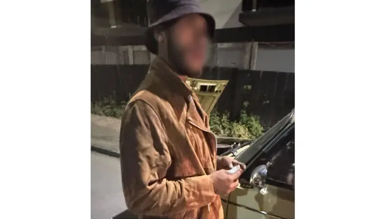 Ungváron megállítottak egy férfit, aki eltiltás ellenére vezetett és narkotikus befolyásoltság gyanúja alatt állt. Több mint 54 ezer hrivnya büntetést kapott. Fotó: Kárpátaljai Járőrszolgálat