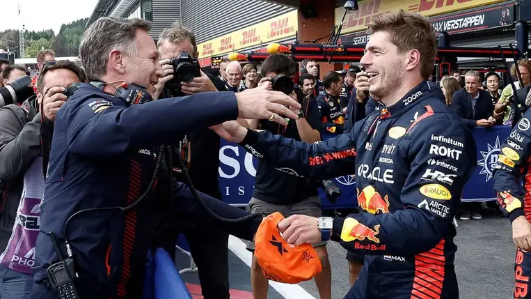 Verstappen nem várt augusztusig, máris csapatot váltott?