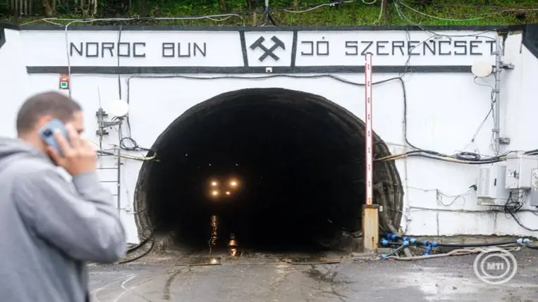 A vízzel elöntött parajdi sóbánya bejárata 2025. május 28-án.MTI/Veres Nándor