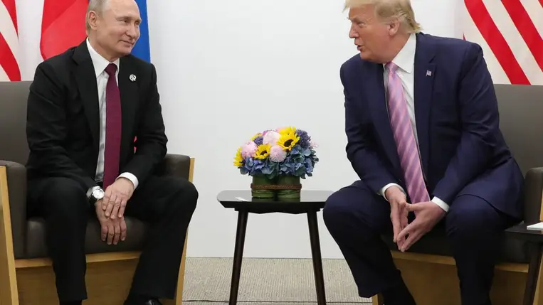 Vlagyimir Putyin orosz és Donald Trump amerikai elnök Oszakában 2019. június 28-án (Fotó: MTI/EPA/Mihail Klimentyev)