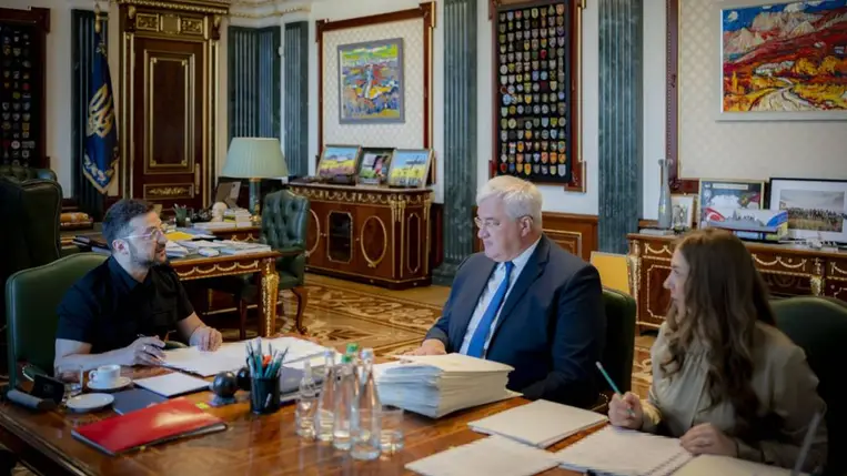 Zelenszkij 16 új ukrán nagykövetet nevezett ki