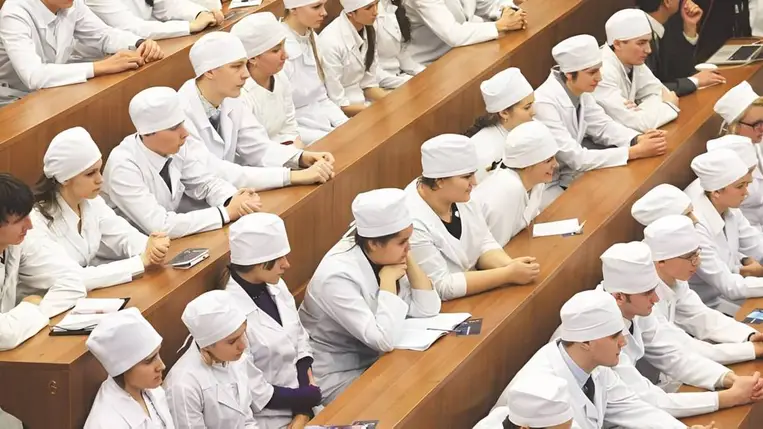 Zelenszkij aláírta az orvostanhallgatók kötelező katonai kiképzéséről szóló törvényt. Illusztráció. Fotó: Internet