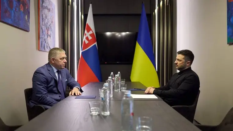 Az ukrán elnök közölte, hogy Kijev kész energiaforrásokat szállítani Szlovákiába, ha azok nem orosz eredetűek. A felek Kárpátalján tárgyaltak az energetikai együttműködésről. Fotó: Ukrán Elnöki Hivatal