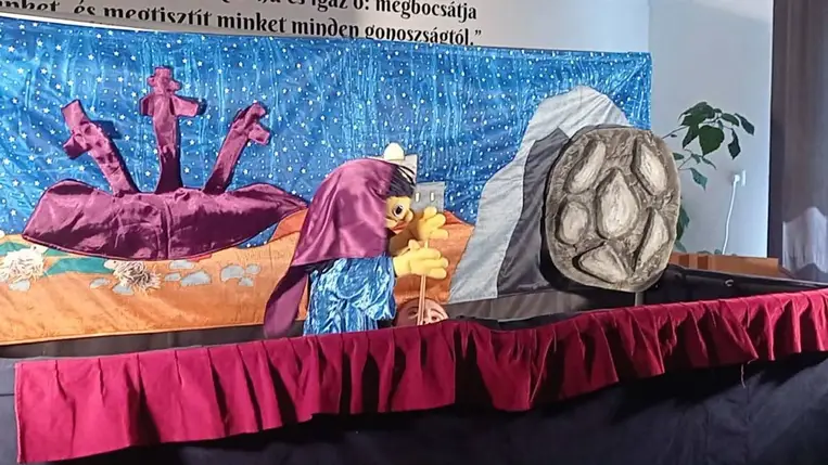 Bábelőadás a Glória Ifjúsági és Missziós Központban - A színes tojások titka, avagy miért kell újjászületni?