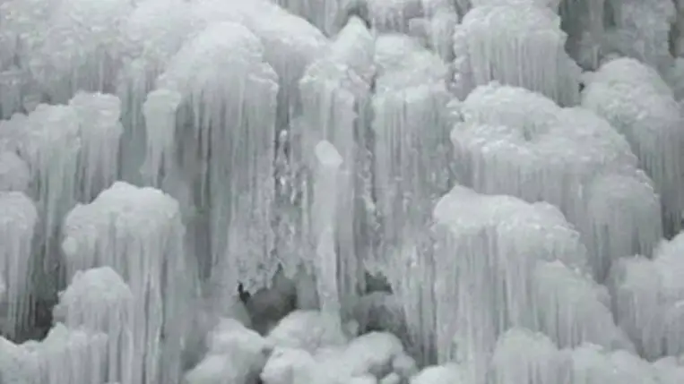Teljesen befagyott Ukrajna egyik legmagasabb vízesése