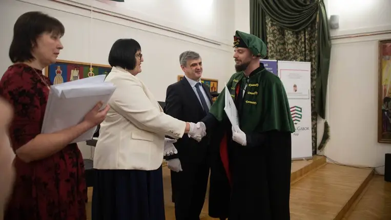 Újabb mérföldkő a Rákóczi Egyetem életében: egyetemi szintű diplomákat adtak át  - „Csak az erős közösségek képesek nehéz időben is építkezni”. Fotó: Kurmay Anita
